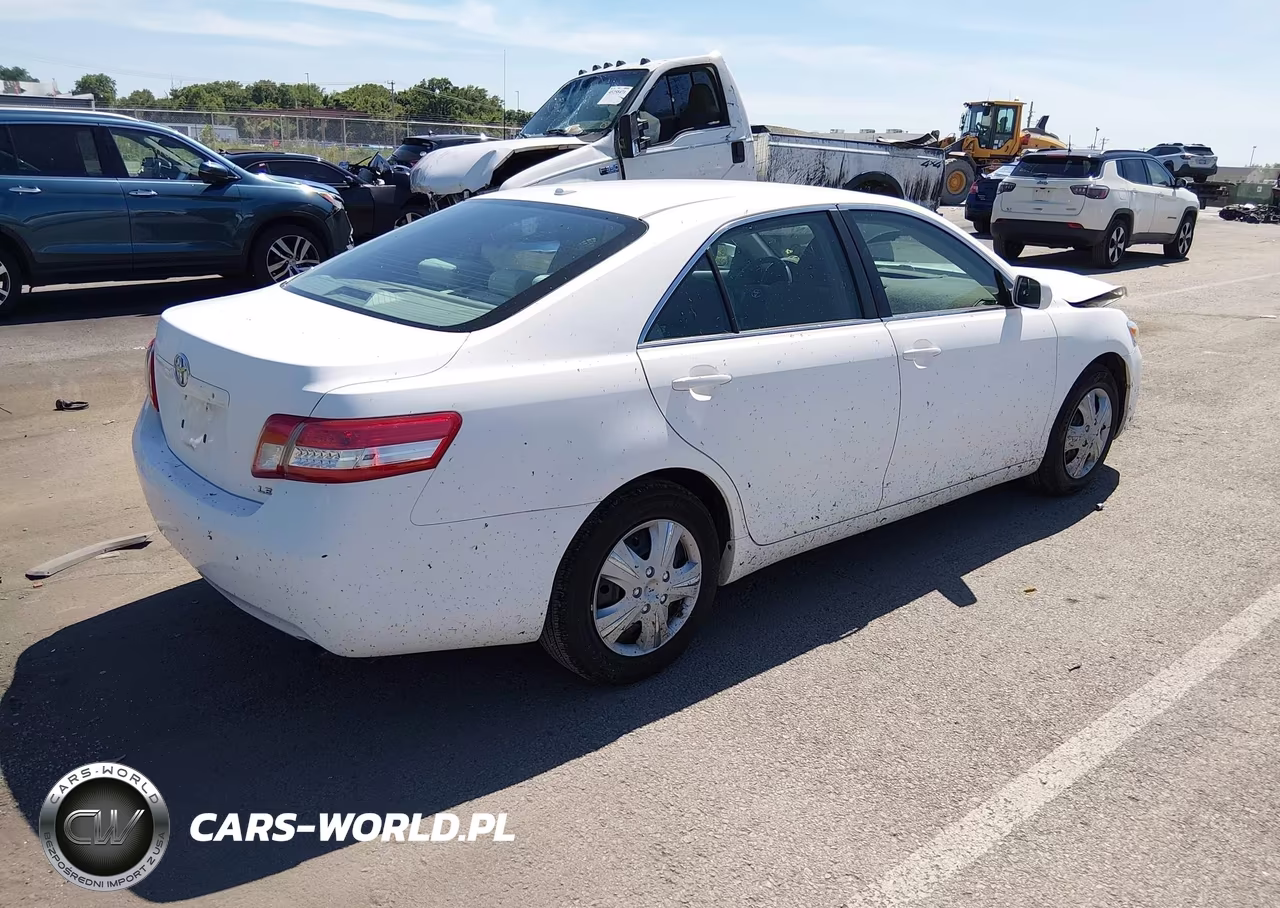 2011 Toyota Camry Le VIN:4T1BF3EK8BU585324 - 4