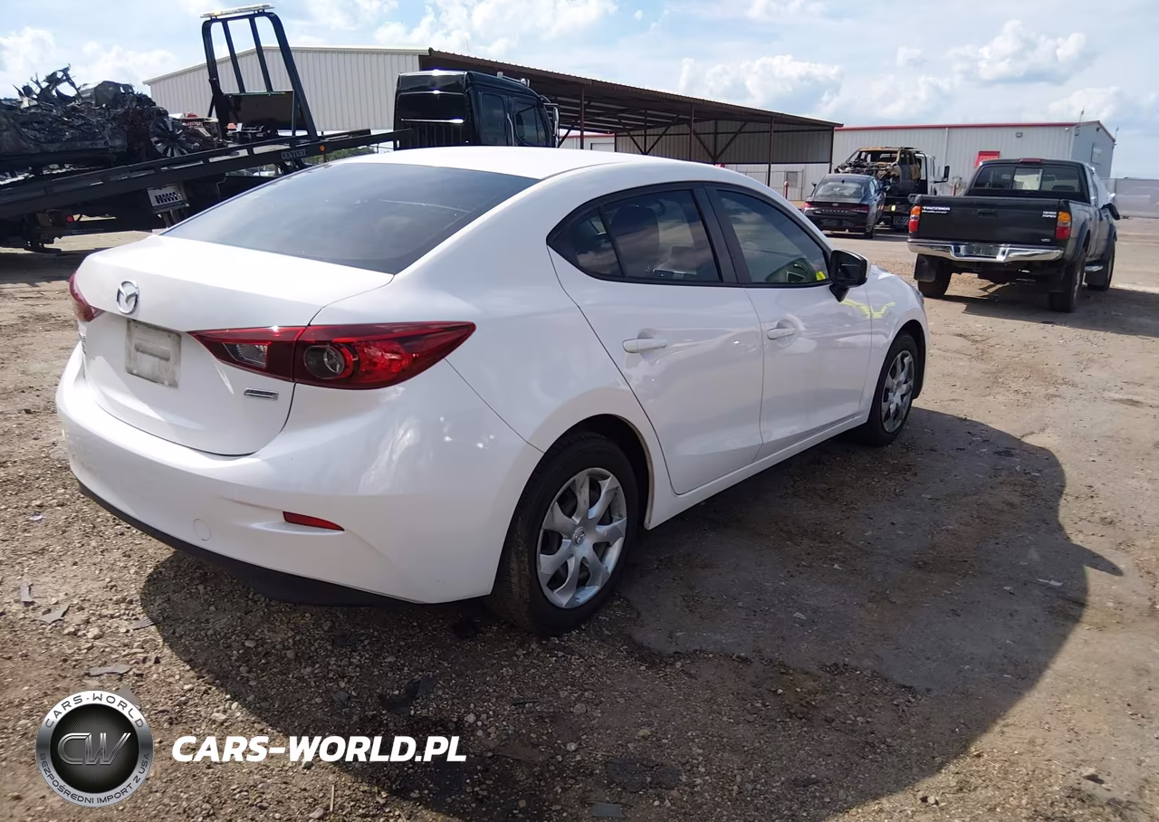 2018 Mazda Mazda3 Sport VIN:3MZBN1U72JM219674 - 4