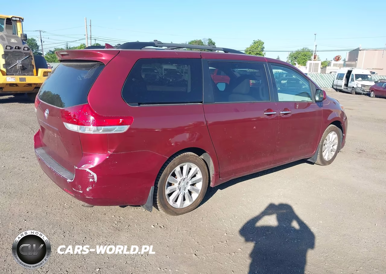 2011 Toyota Sienna Xle VIN:5TDDK3DC4BS022231 - 4