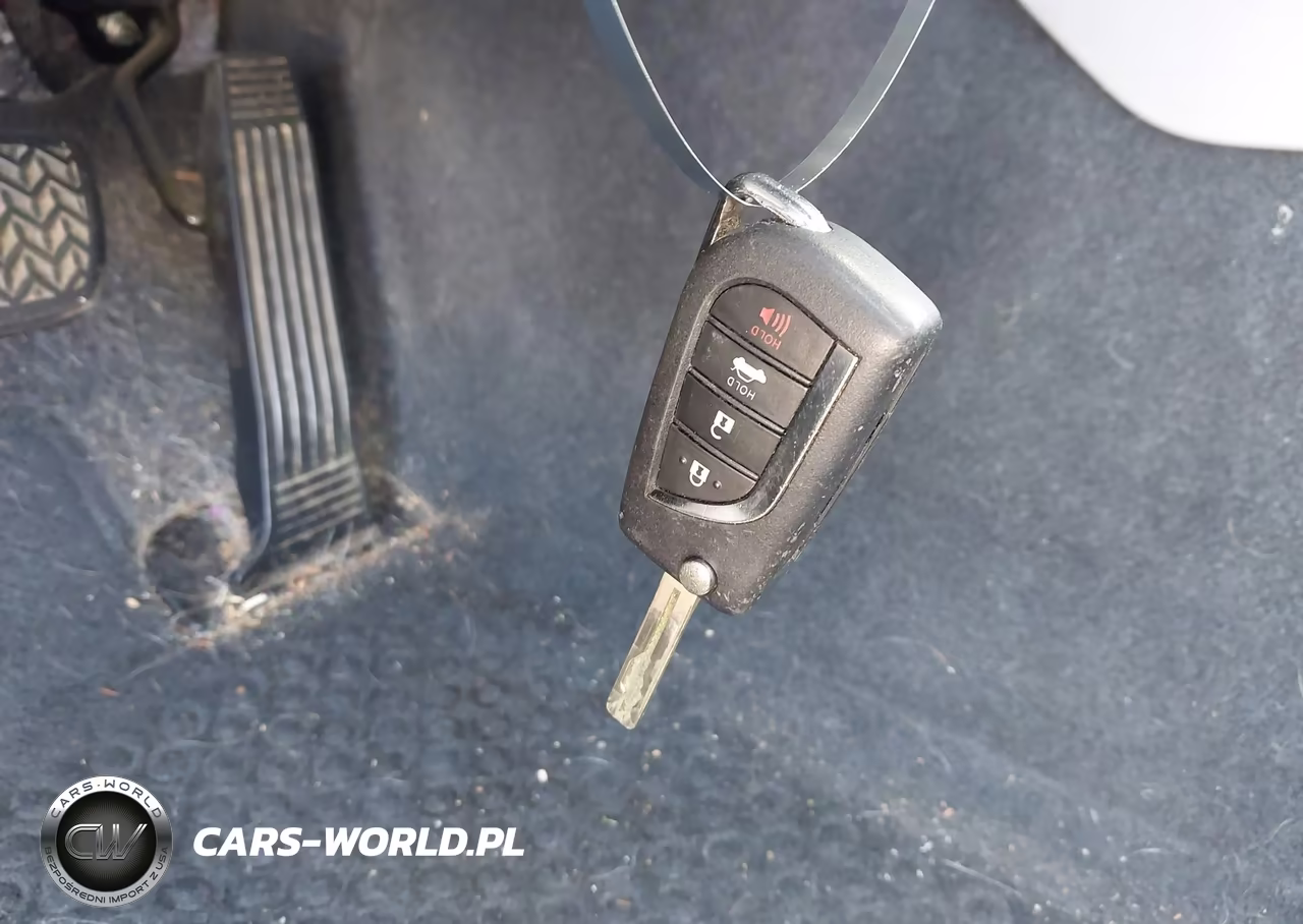 2020 Toyota Camry Le VIN:4T1C11AK1LU950781 - 11