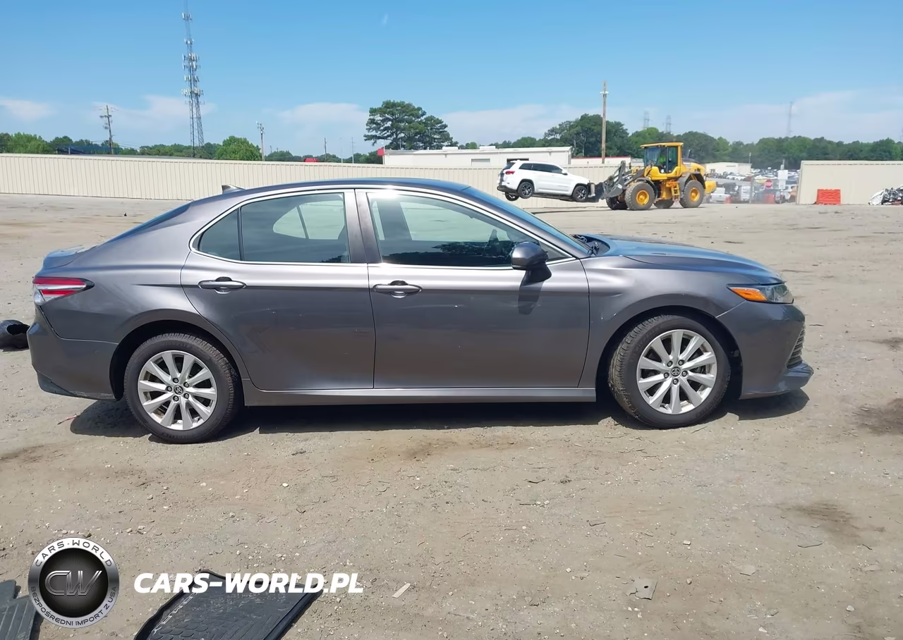 2020 Toyota Camry Le VIN:4T1C11AK1LU950781 - 13