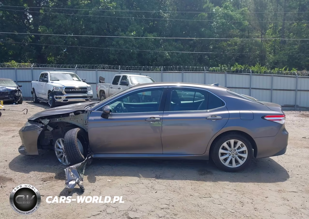 2020 Toyota Camry Le VIN:4T1C11AK1LU950781 - 14