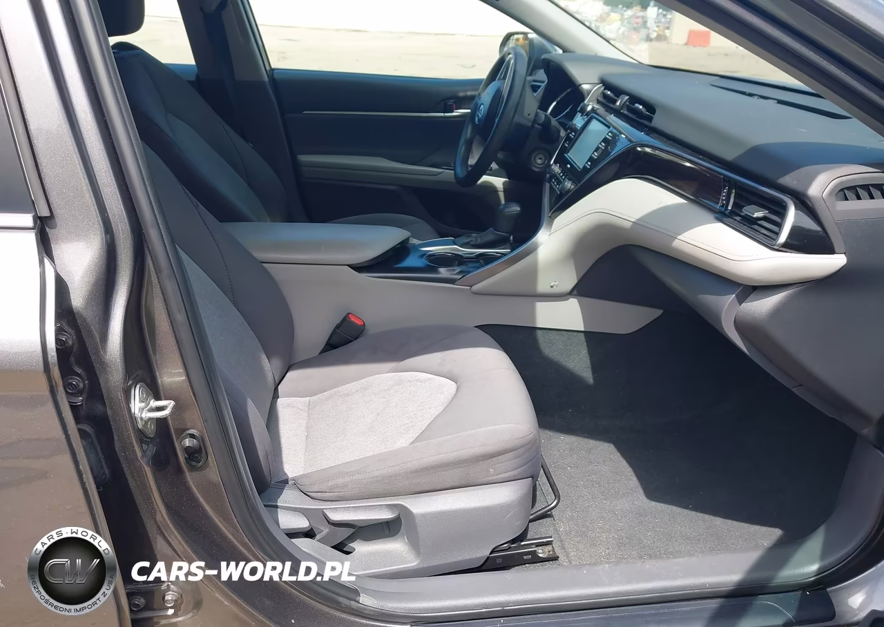 2020 Toyota Camry Le VIN:4T1C11AK1LU950781 - 5