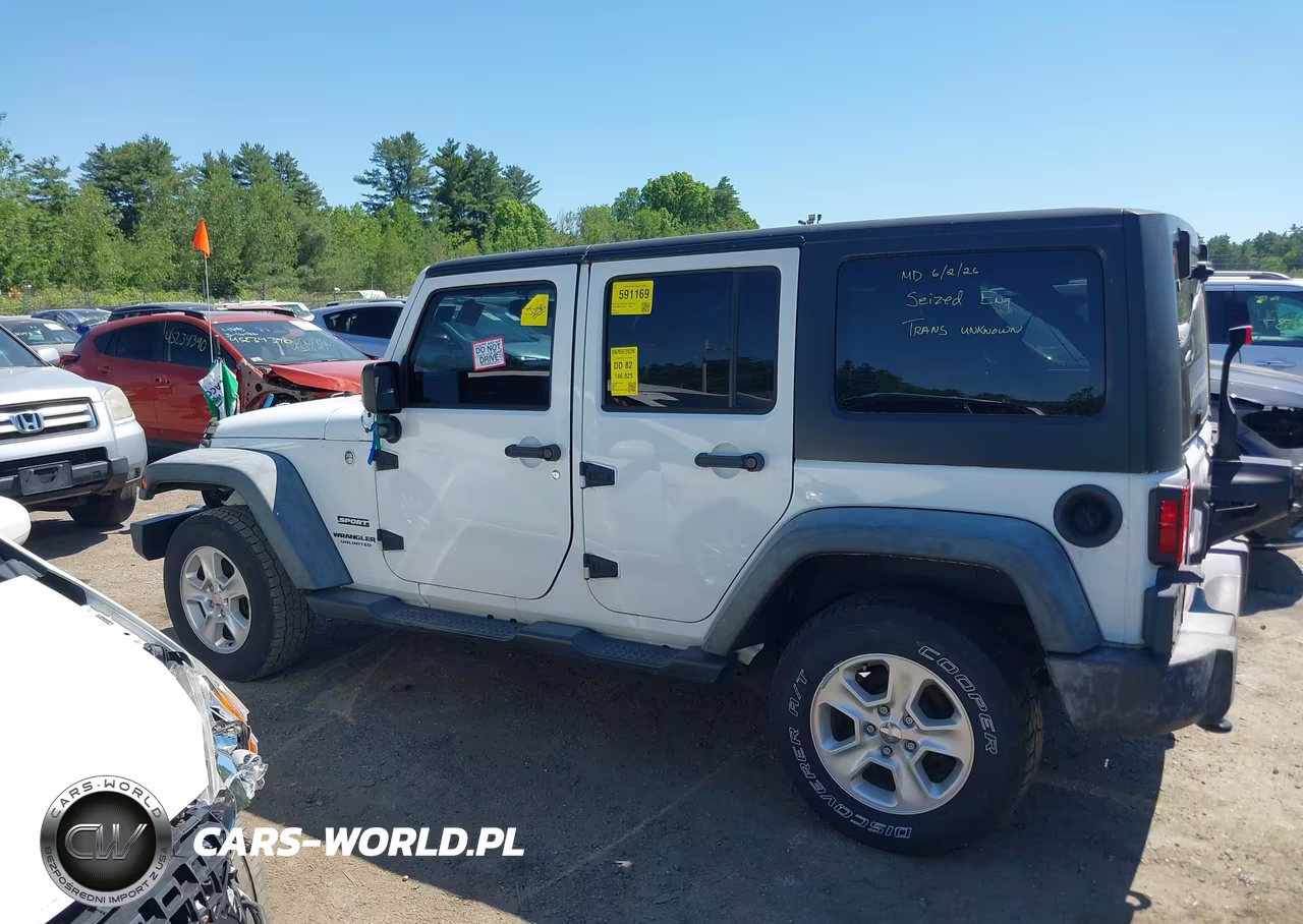 2015 Jeep Wrangler Unlimited Sport VIN:1C4BJWDG4FL541012 - 14
