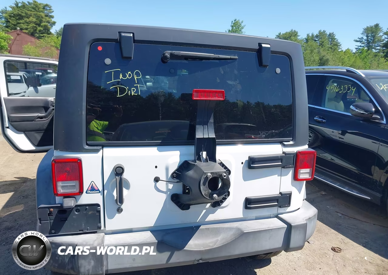2015 Jeep Wrangler Unlimited Sport VIN:1C4BJWDG4FL541012 - 16