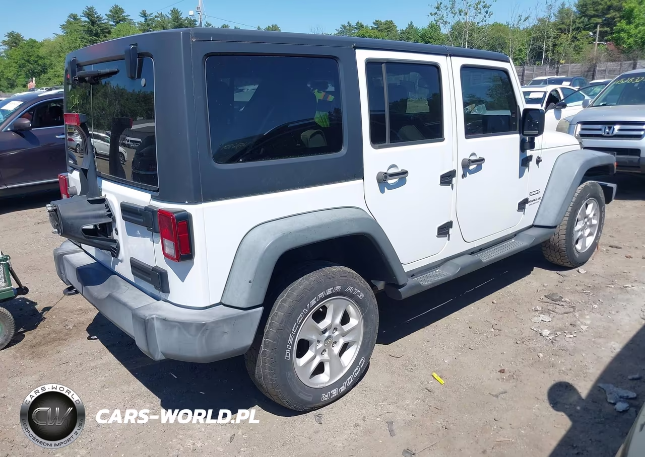 2015 Jeep Wrangler Unlimited Sport VIN:1C4BJWDG4FL541012 - 4