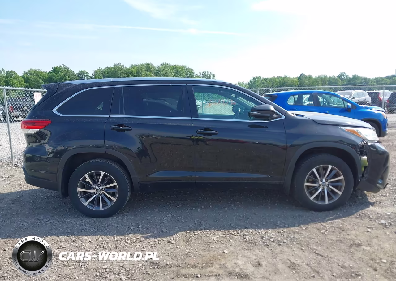 2018 Toyota Highlander Xle VIN:5TDJZRFH7JS835569 - 13