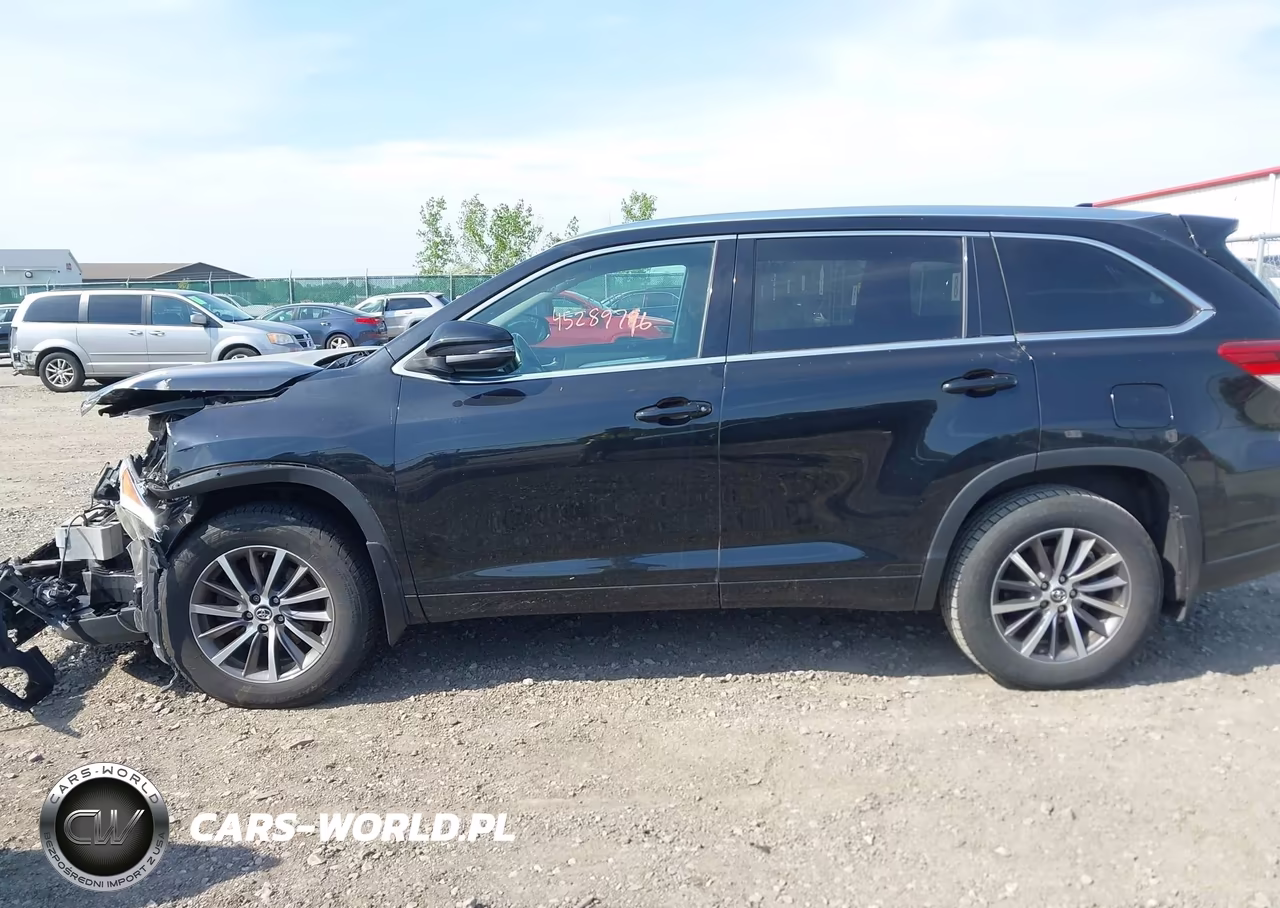 2018 Toyota Highlander Xle VIN:5TDJZRFH7JS835569 - 14