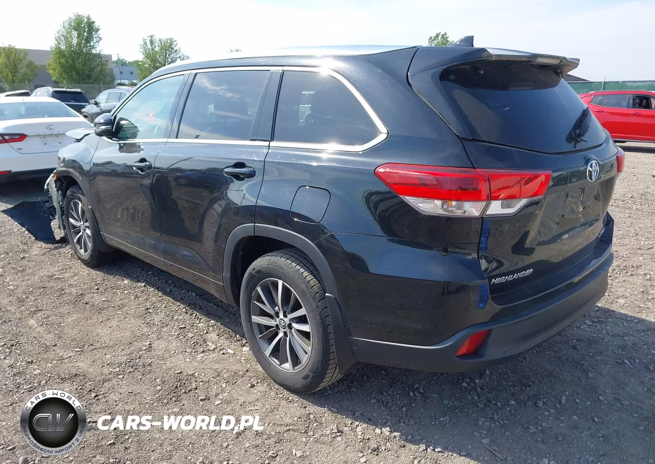 2018 Toyota Highlander Xle VIN:5TDJZRFH7JS835569 - 3