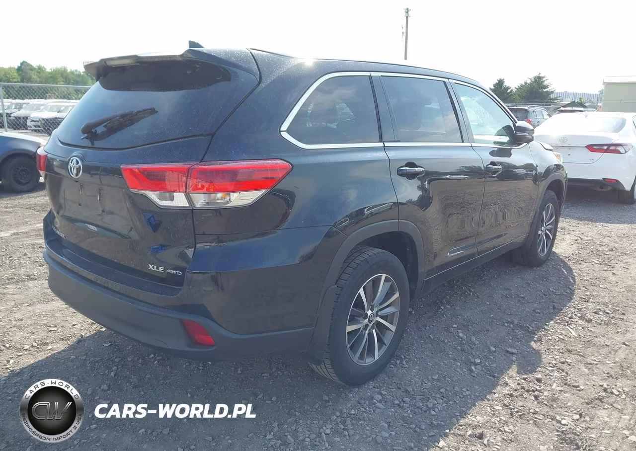 2018 Toyota Highlander Xle VIN:5TDJZRFH7JS835569 - 4