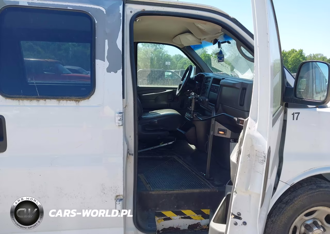 2007 Chevrolet Express Work Van VIN:1GCFG15X371174666 - 5