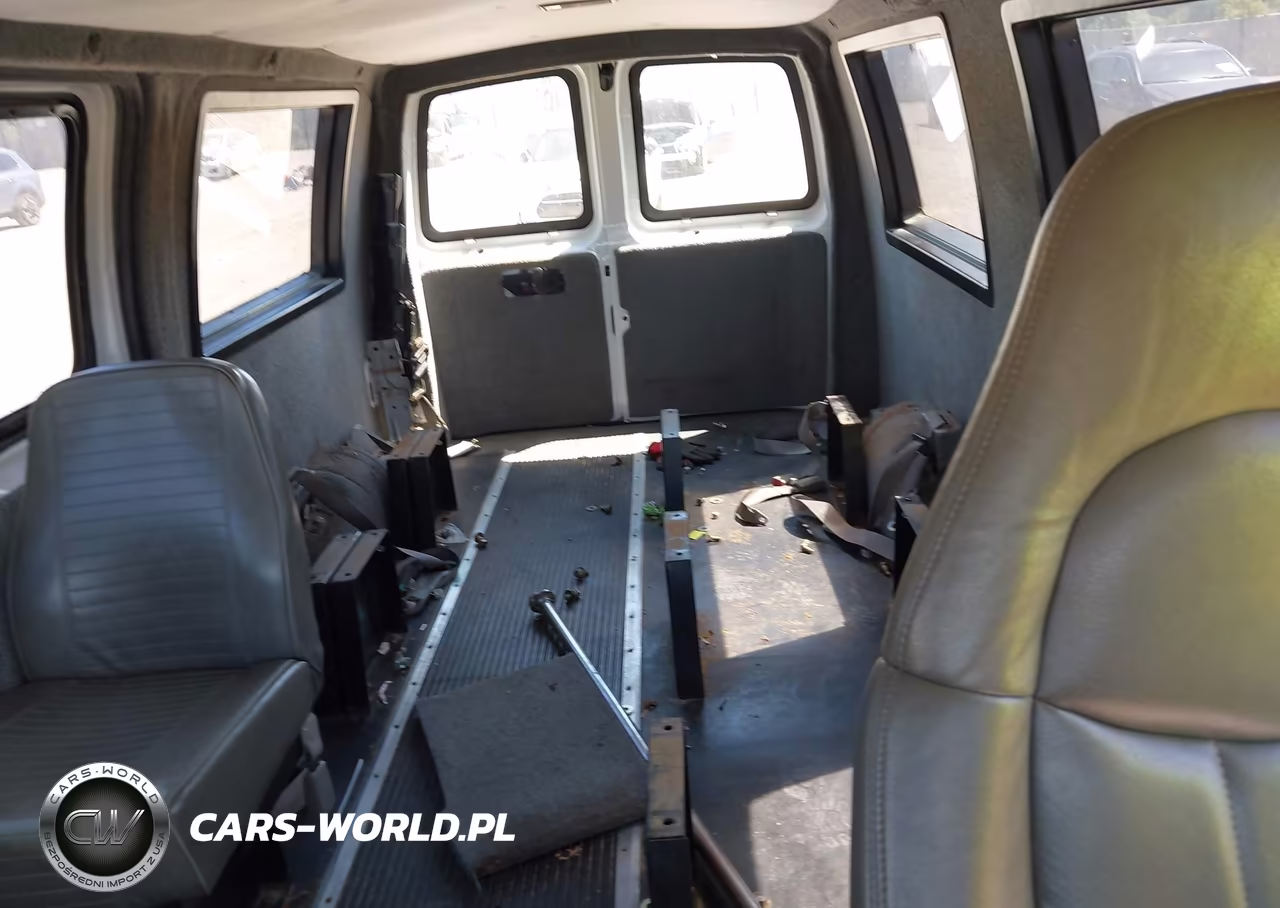 2007 Chevrolet Express Work Van VIN:1GCFG15X371174666 - 8