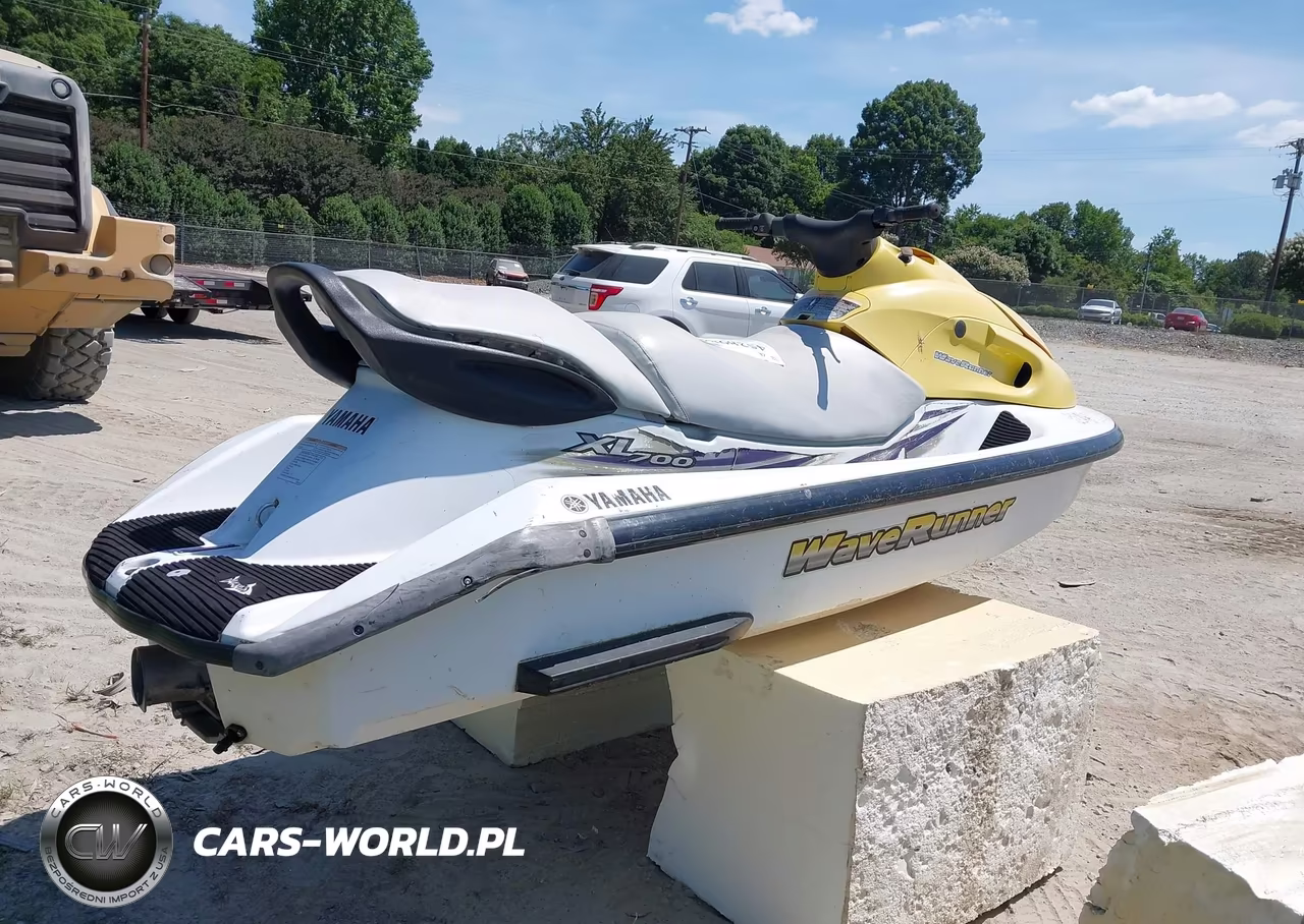 2004 Yamaha Waverunner Xl700 VIN:YAMA3103I304 - 4