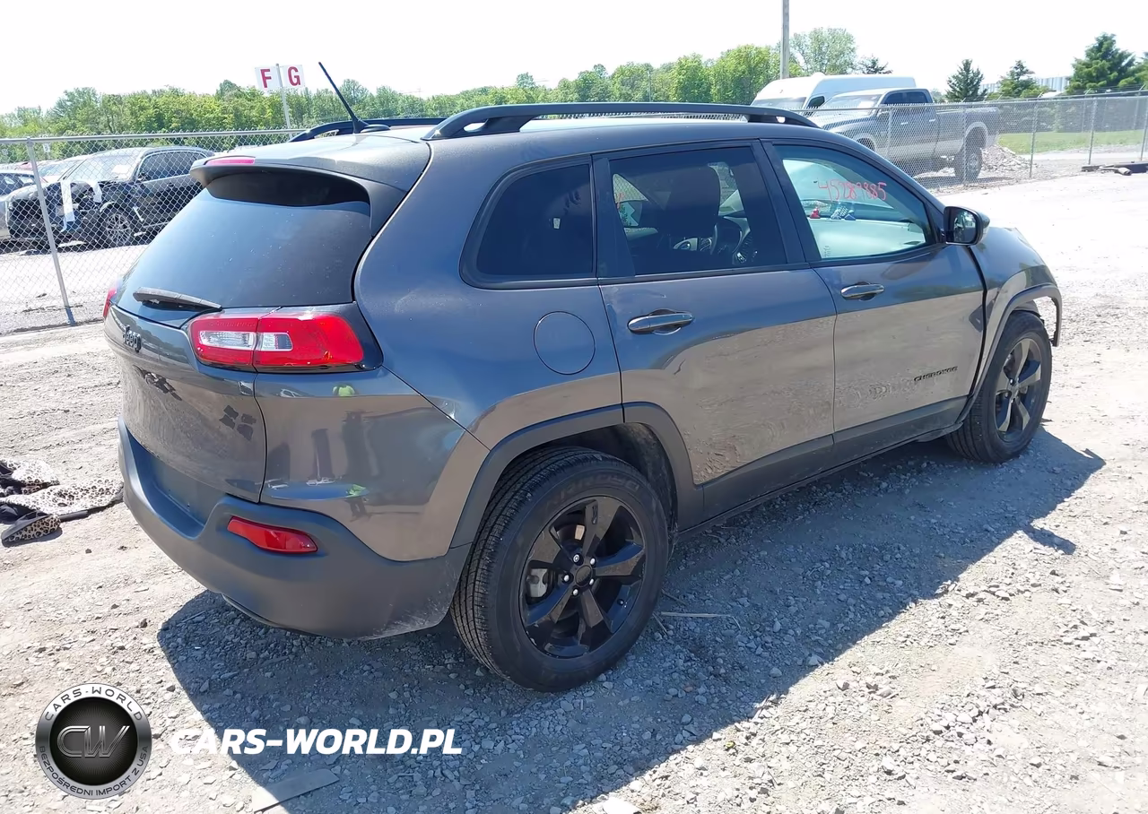 2018 Jeep Cherokee Latitude Fwd VIN:1C4PJLCB2JD620675 - 4