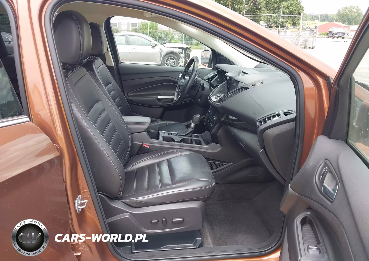 2017 Ford Escape Titanium VIN:1FMCU9JD5HUE32252 - 5