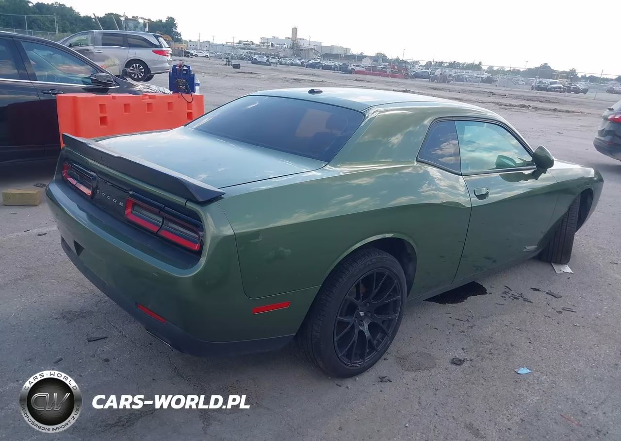 2018 Dodge Challenger Sxt VIN:2C3CDZAG1JH305929 - 4