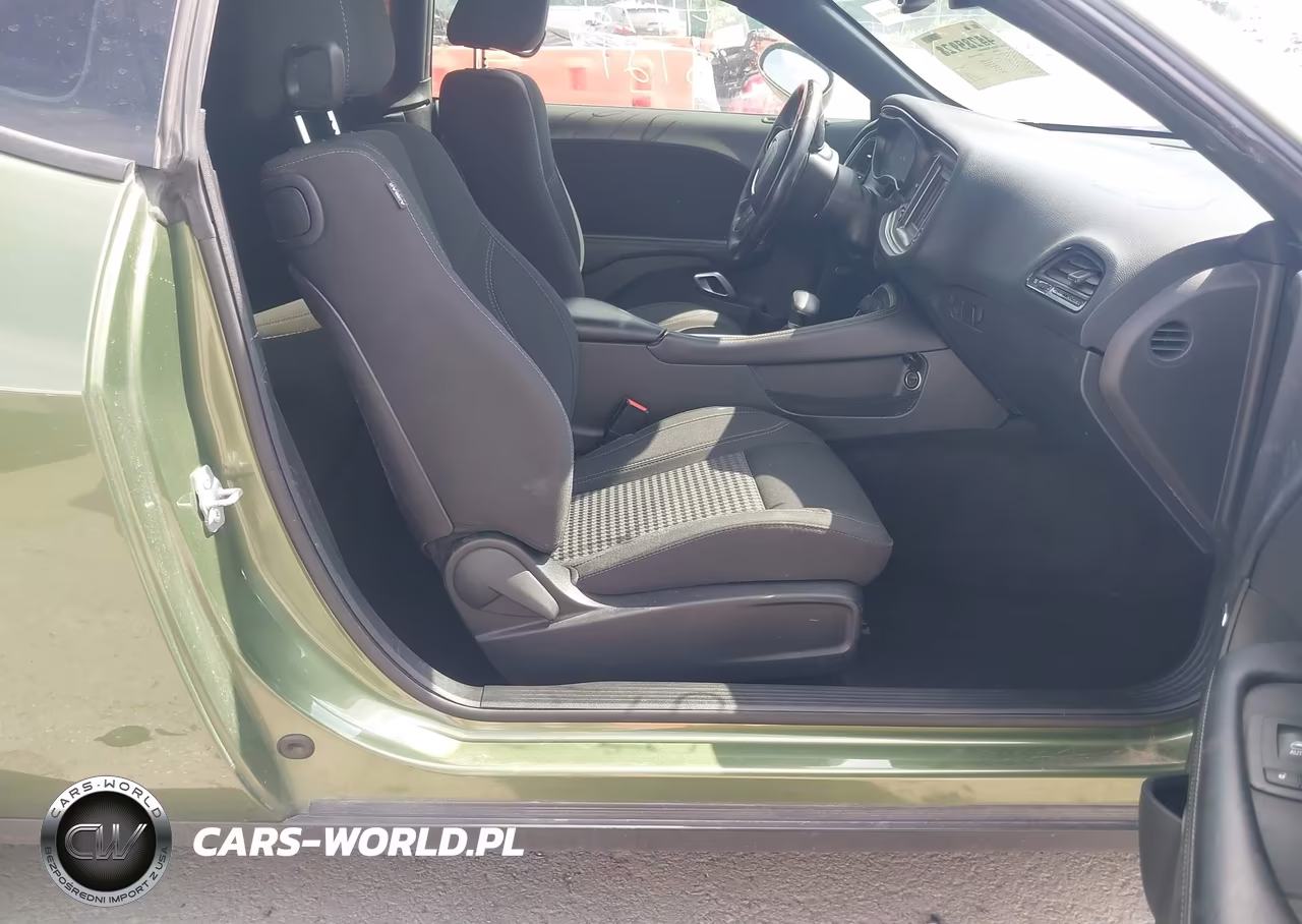 2018 Dodge Challenger Sxt VIN:2C3CDZAG1JH305929 - 5