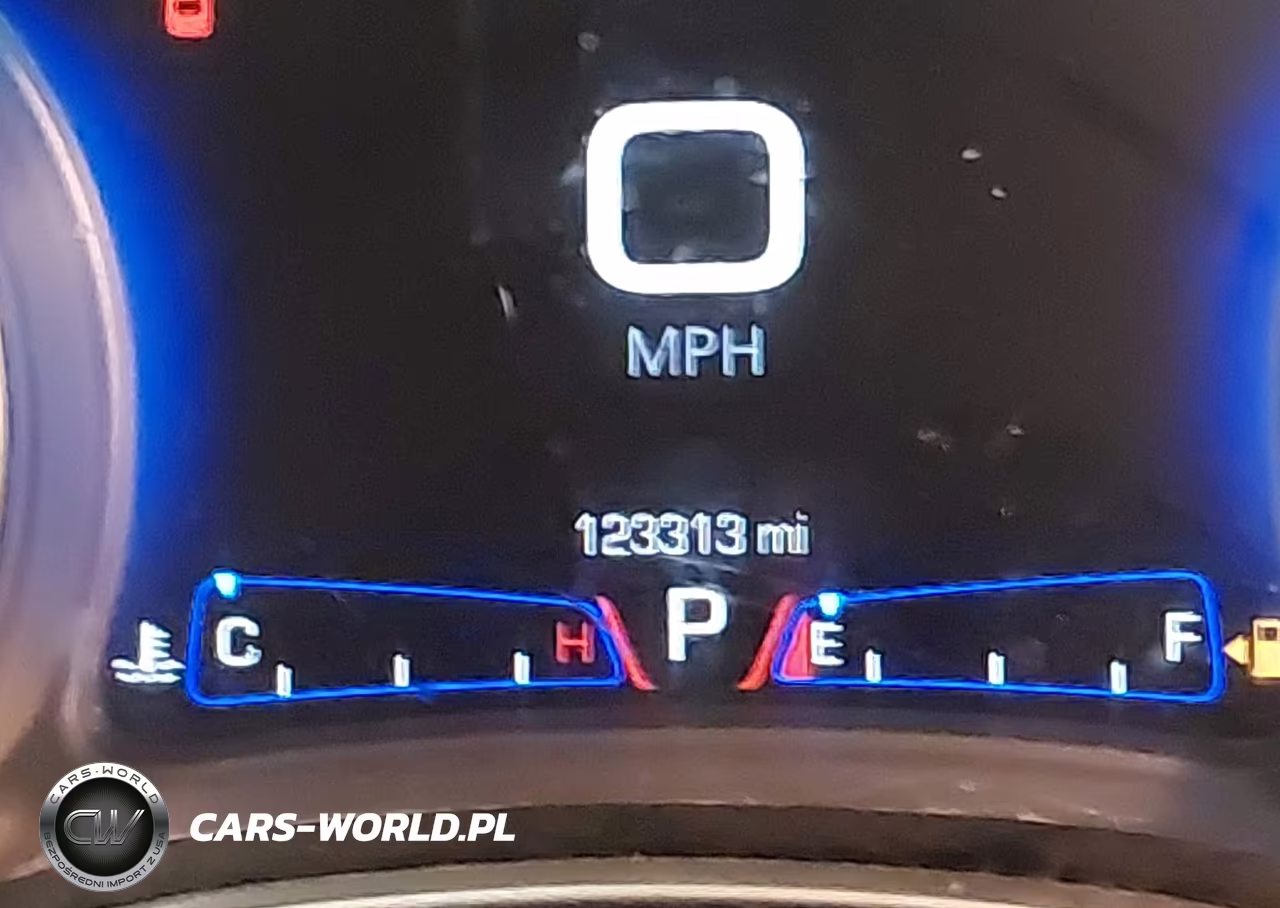 2015 Chrysler 300C VIN:2C3CCAEG2FH766126 - 16