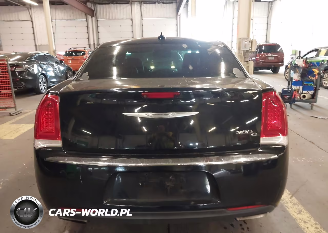 2015 Chrysler 300C VIN:2C3CCAEG2FH766126 - 17