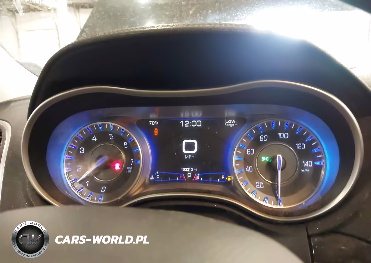 2015 Chrysler 300C VIN:2C3CCAEG2FH766126 - 7