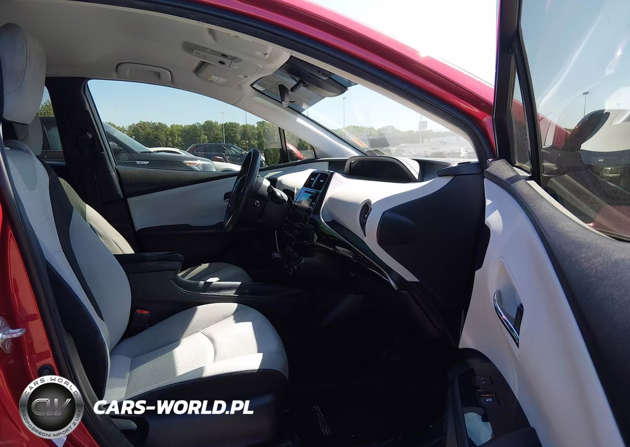 2018 Toyota Prius Two Eco VIN:JTDKARFU6J3063785 - 5