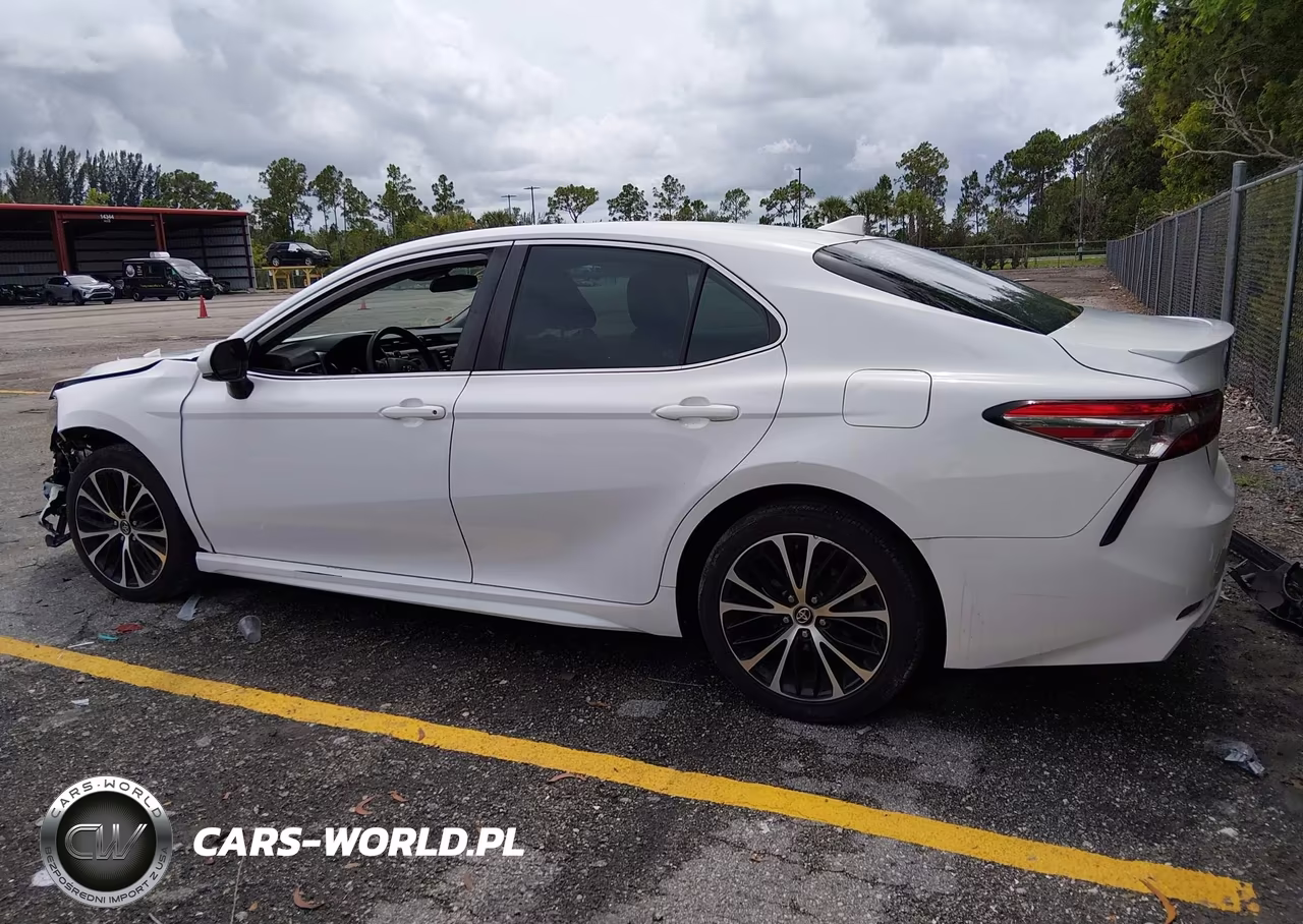2020 Toyota Camry Se VIN:4T1G11AKXLU900947 - 14