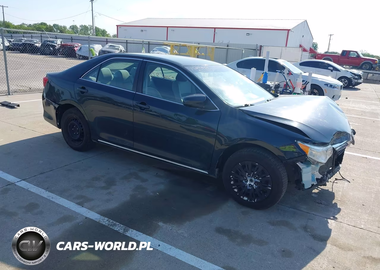 2012 Toyota Camry Le – zdjęcie 1 z 17
