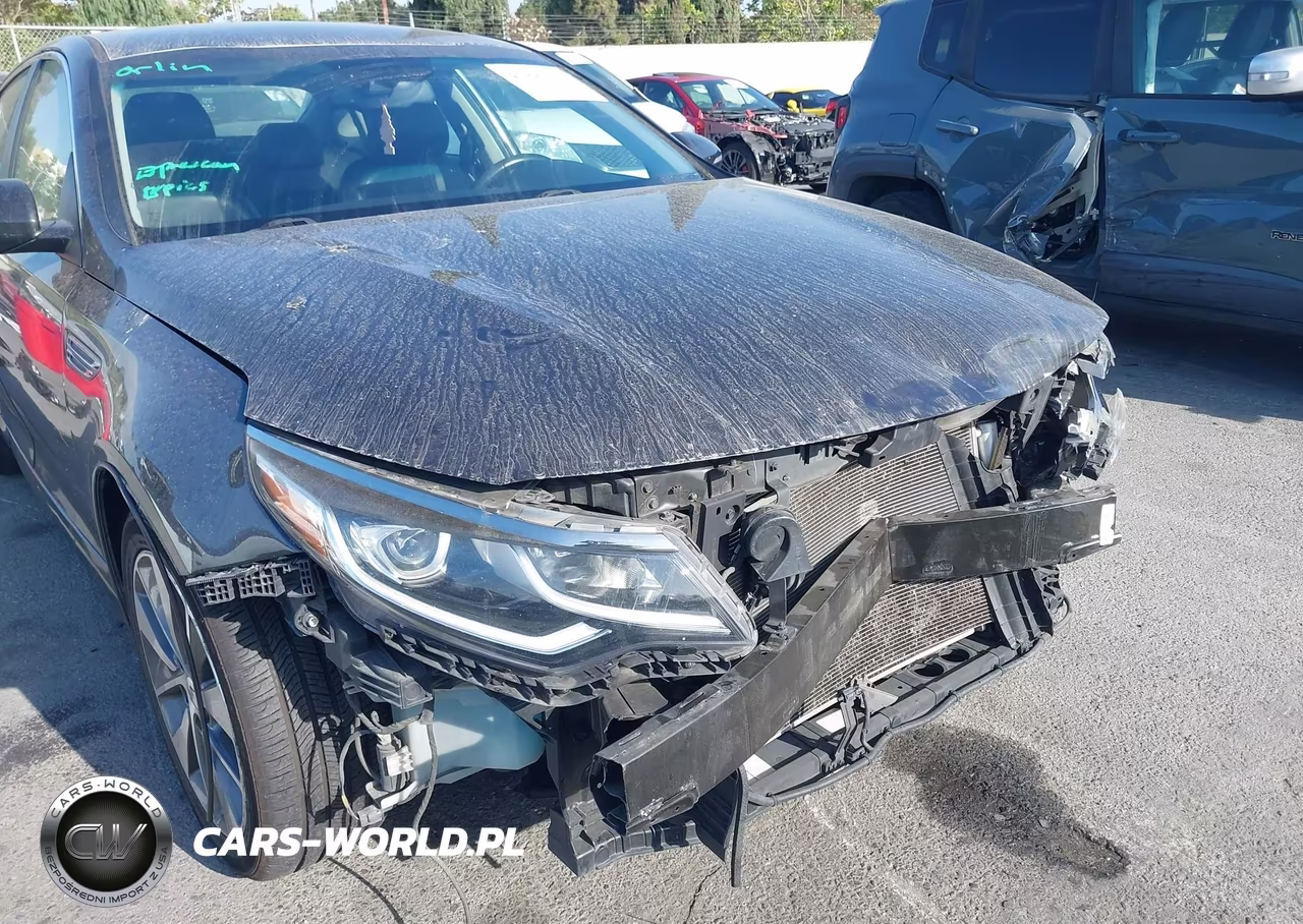 2019 Kia Optima S VIN:5XXGT4L33KG286849 - 18