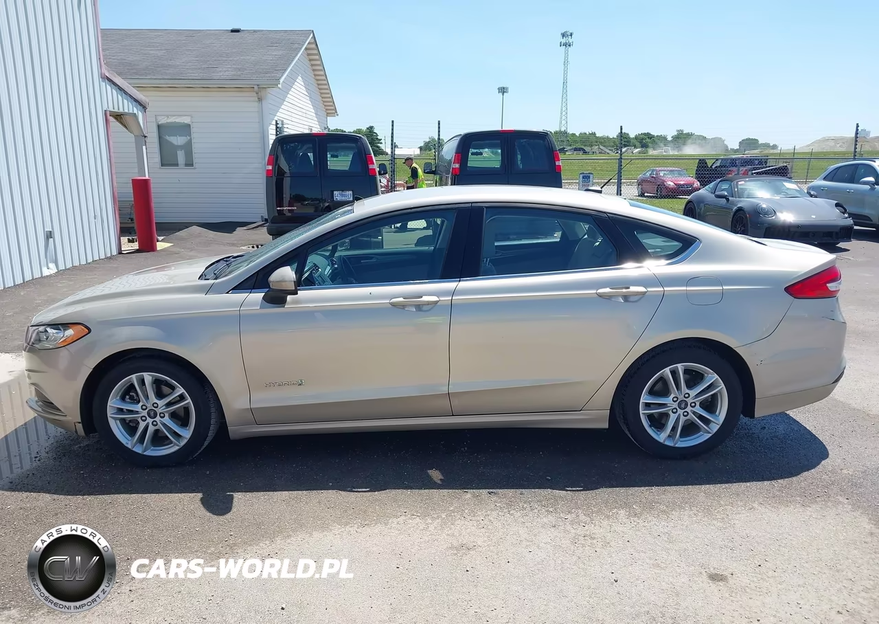 2018 Ford Fusion Hybrid S VIN:3FA6P0UU2JR100272 - 17