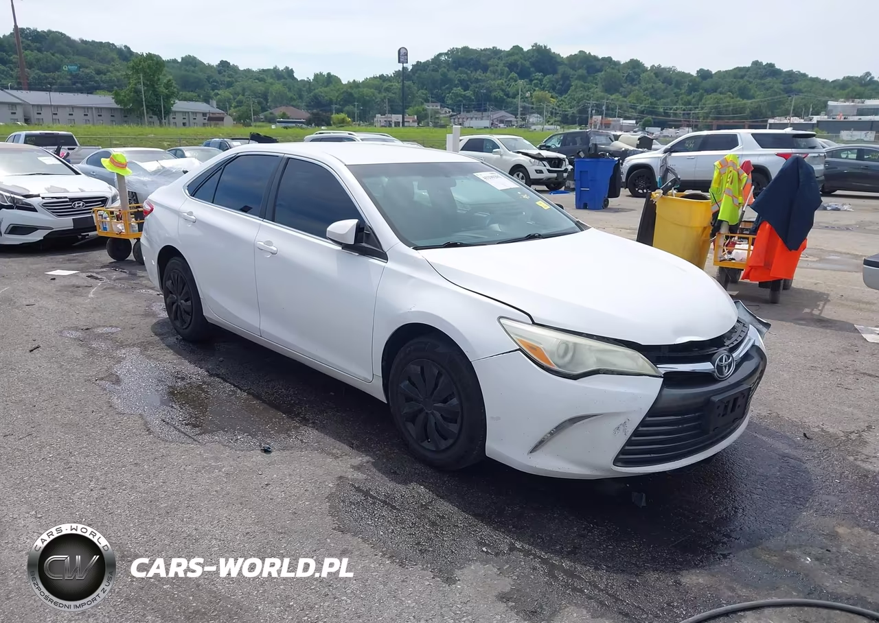 2016 Toyota Camry Le – zdjęcie 1 z 18