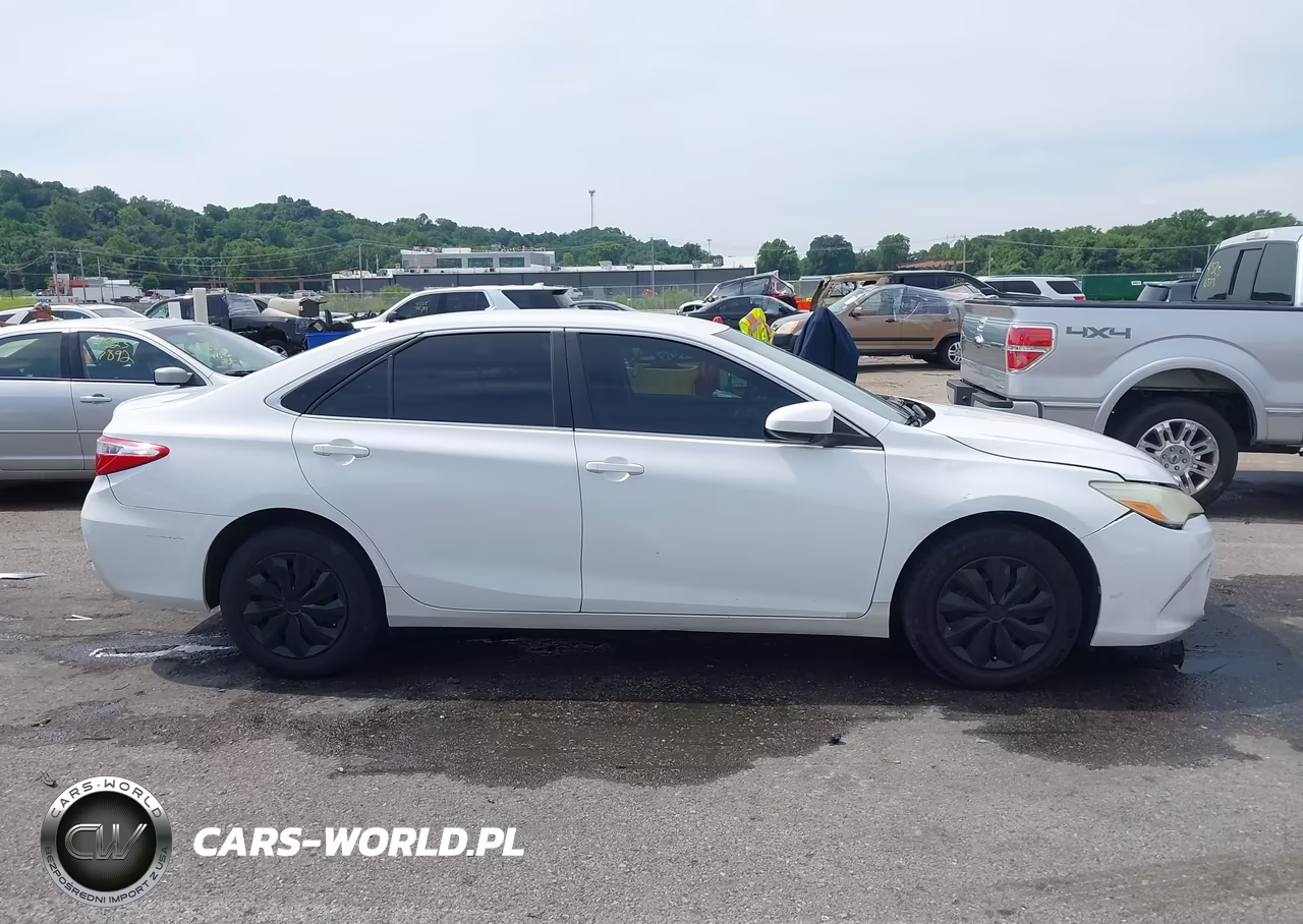 2016 Toyota Camry Le VIN:4T1BF1FK3GU219863 - 13