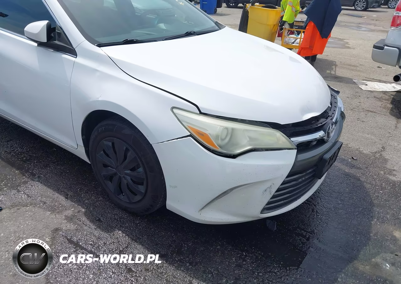 2016 Toyota Camry Le VIN:4T1BF1FK3GU219863 - 17