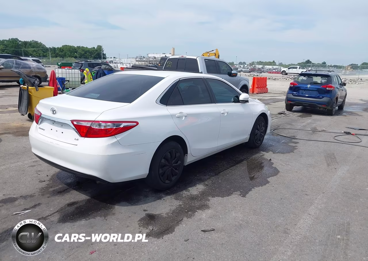 2016 Toyota Camry Le VIN:4T1BF1FK3GU219863 - 4