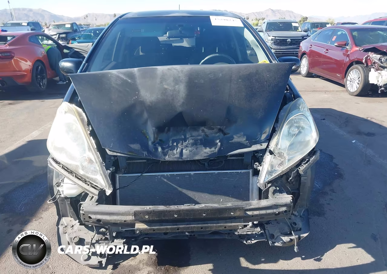 2010 Honda Fit Sport VIN:JHMGE8H48AS002119 - 13