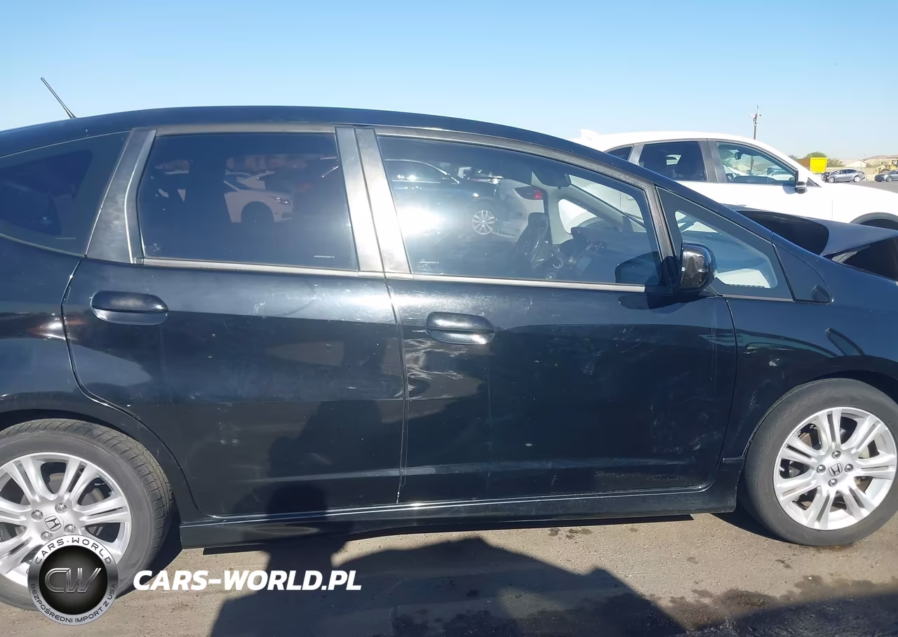 2010 Honda Fit Sport VIN:JHMGE8H48AS002119 - 14