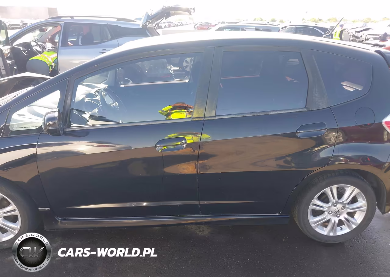 2010 Honda Fit Sport VIN:JHMGE8H48AS002119 - 15