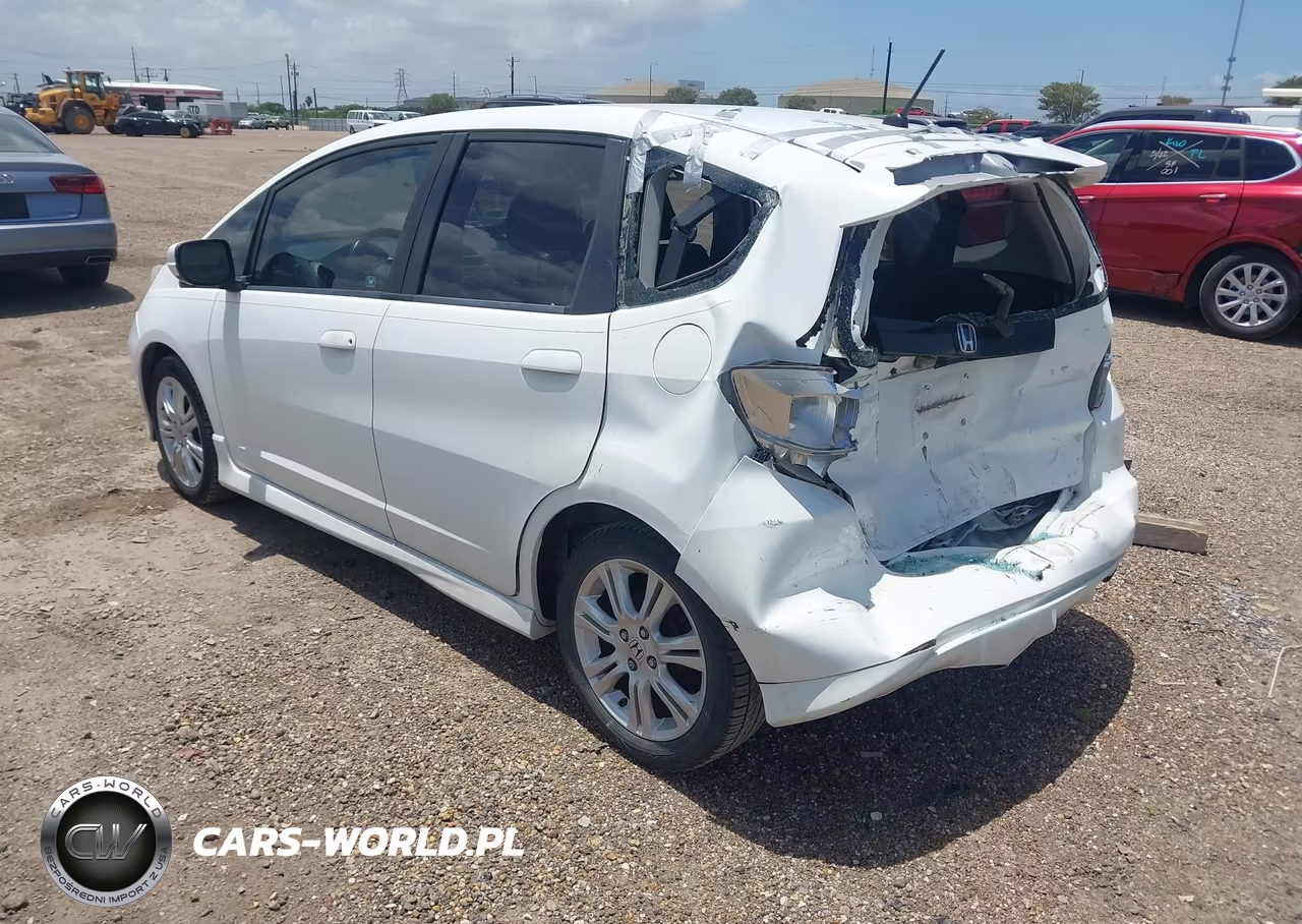 2010 Honda Fit Sport VIN:JHMGE8H40AC030202 - 3