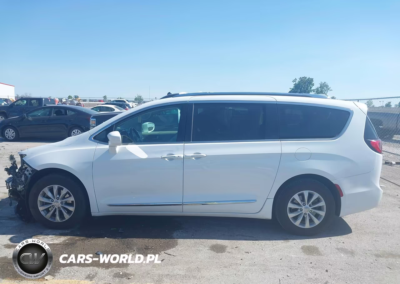 2019 Chrysler Pacifica Touring L VIN:2C4RC1BG4KR540054 - 14