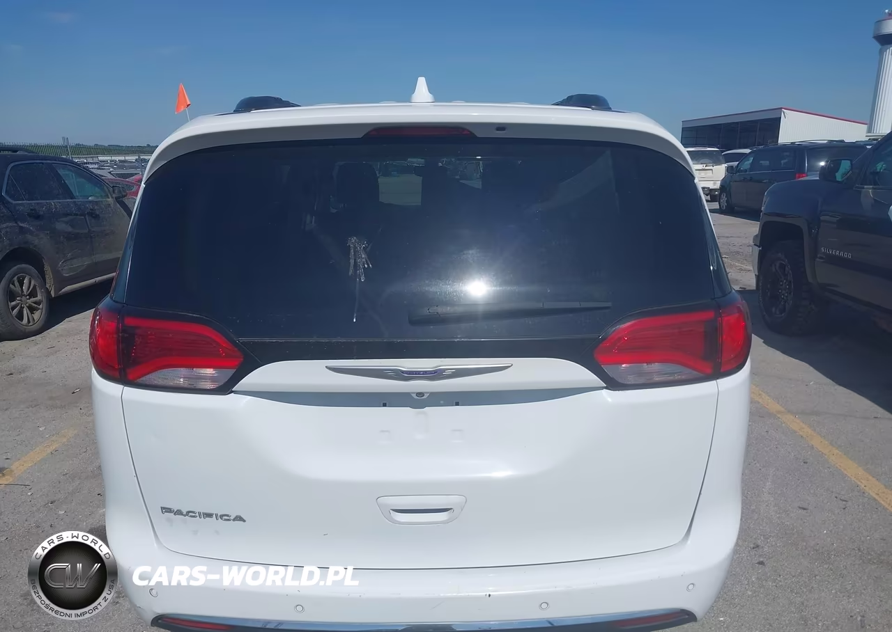 2019 Chrysler Pacifica Touring L VIN:2C4RC1BG4KR540054 - 16