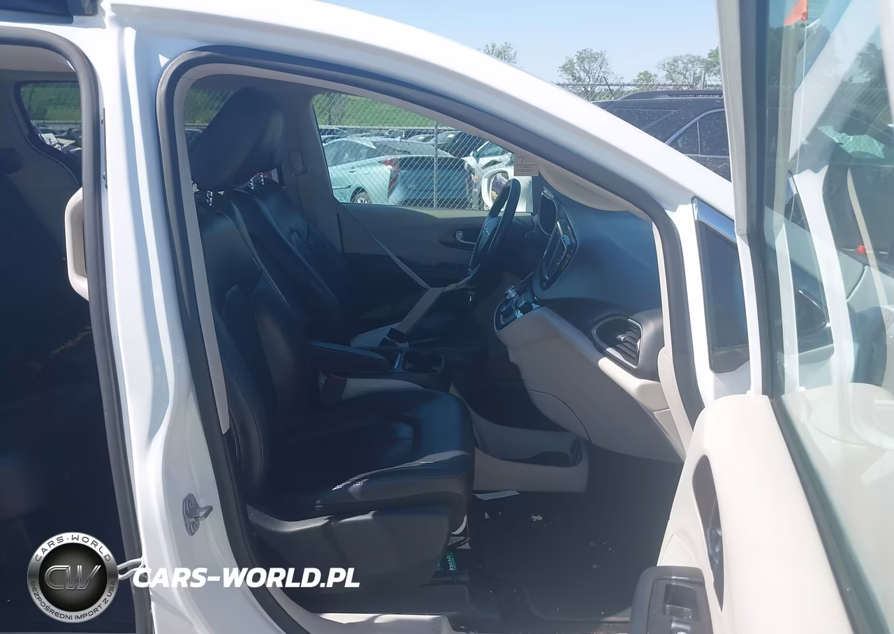 2019 Chrysler Pacifica Touring L VIN:2C4RC1BG4KR540054 - 5
