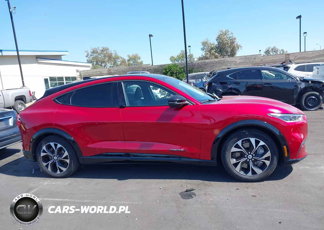 2021 Ford Mustang Mach-E Premium VIN:3FMTK3R78MMA17636 - 14