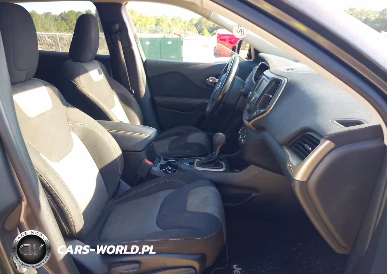 2017 Jeep Cherokee Altitude Fwd VIN:1C4PJLAS8HW548110 - 5