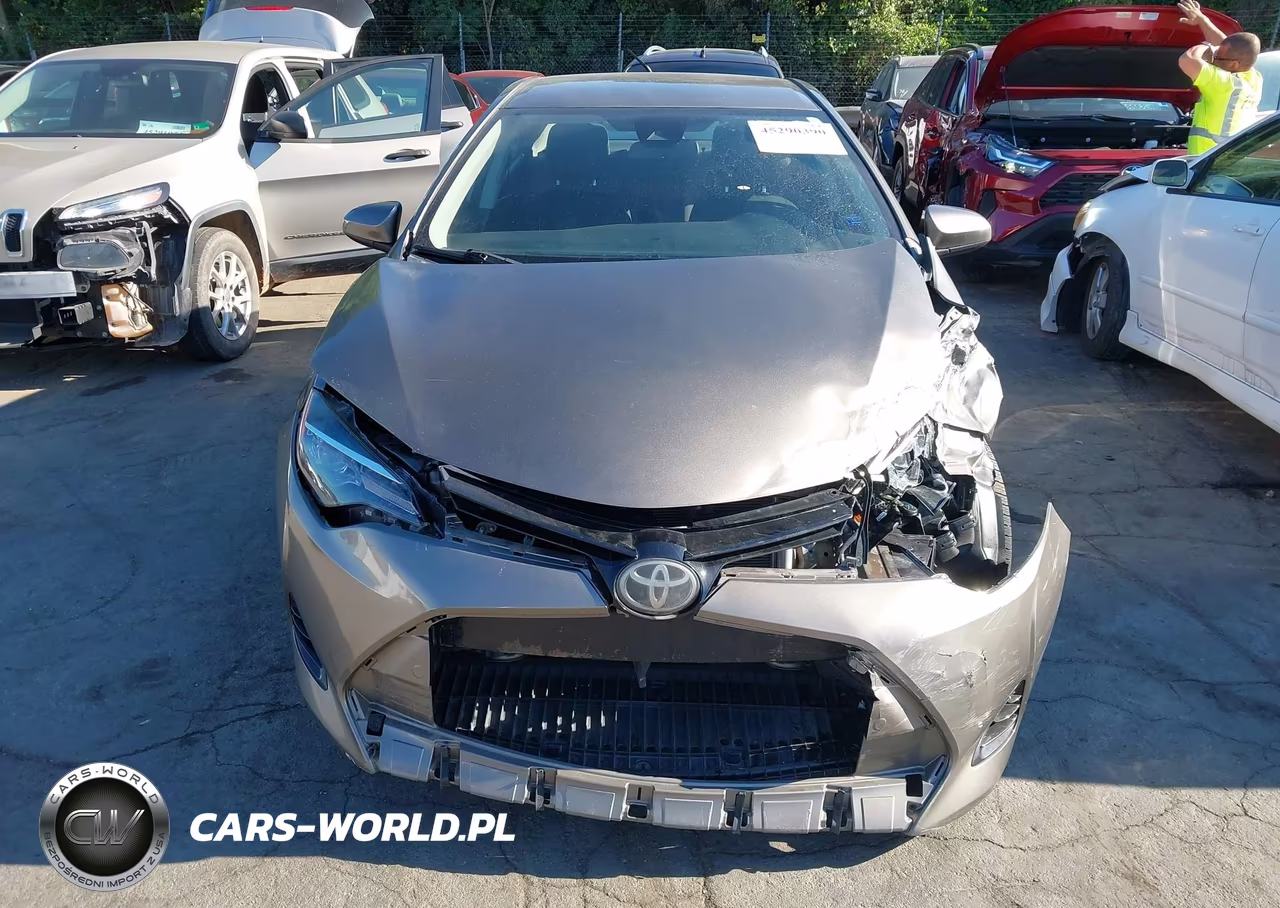 2018 Toyota Corolla Le VIN:5YFBURHE0JP812584 - 12