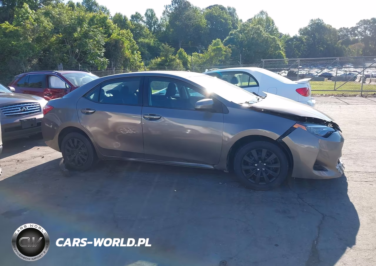 2018 Toyota Corolla Le VIN:5YFBURHE0JP812584 - 13