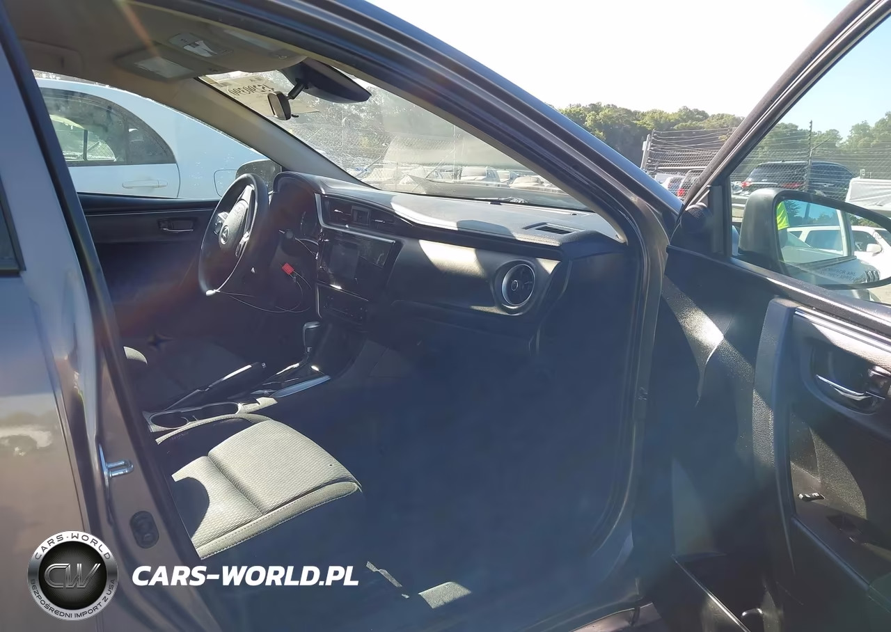2018 Toyota Corolla Le VIN:5YFBURHE0JP812584 - 5