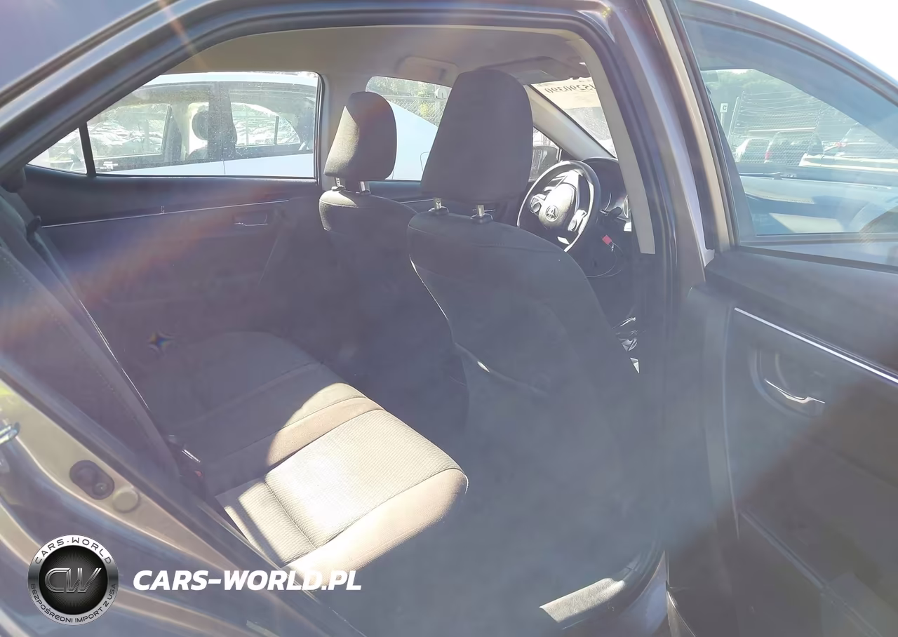 2018 Toyota Corolla Le VIN:5YFBURHE0JP812584 - 8