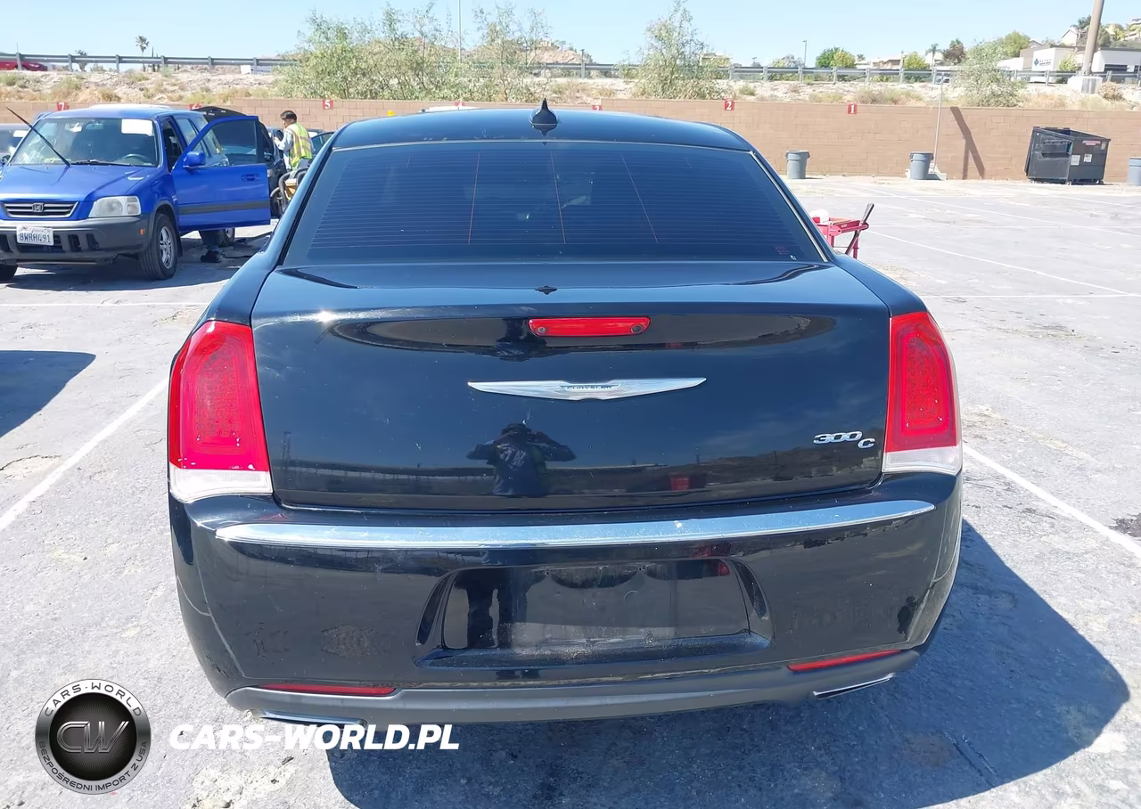 2015 Chrysler 300C VIN:2C3CCAEGXFH893982 - 16