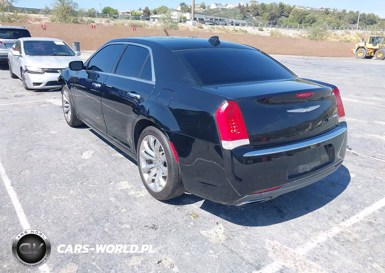 2015 Chrysler 300C VIN:2C3CCAEGXFH893982 - 3