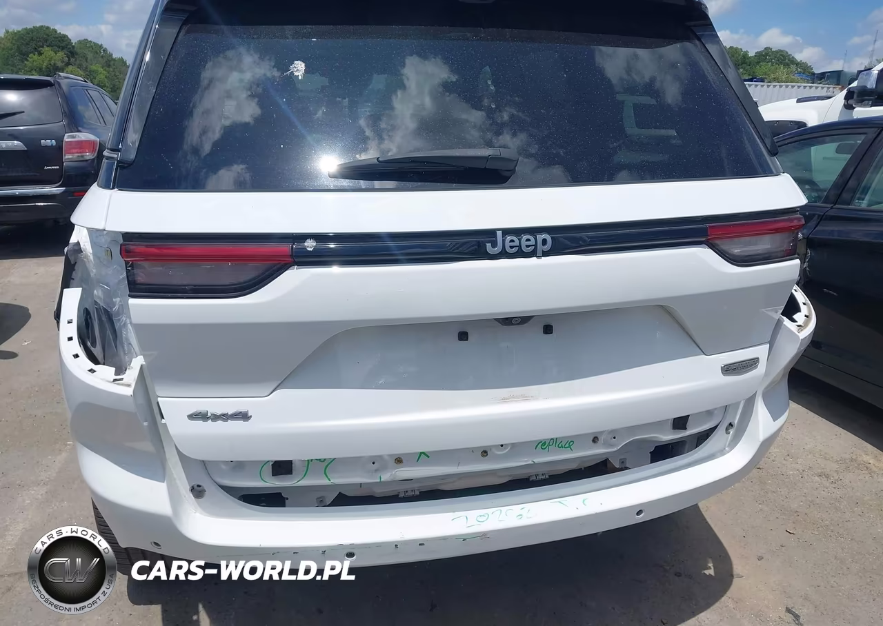 2023 Jeep Grand Cherokee Summit Reserve 4X4 VIN:1C4RJHEG3P8866392 - 6