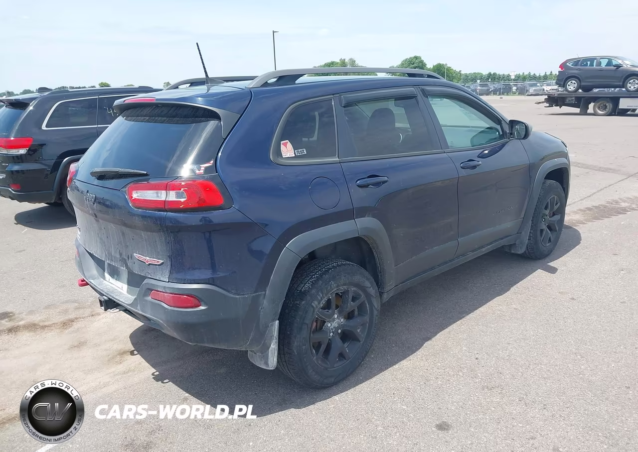 2016 Jeep Cherokee Trailhawk VIN:1C4PJMBS3GW333608 - 4